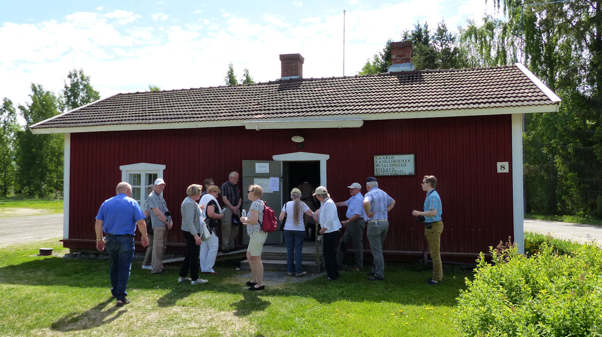 Kaarlo Kangasniemen museoon menossa